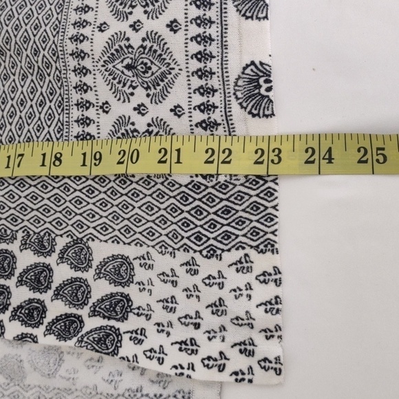 Chico's black and white open long sleeve damask sweater, size 6, NWOT - Picture 9 of 9